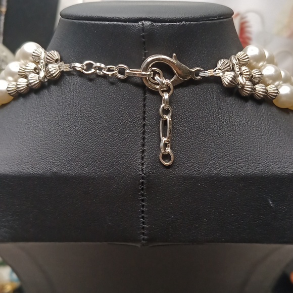 Unique handcrafted vintage up-cycle pearl necklace - Picture 5 of 8